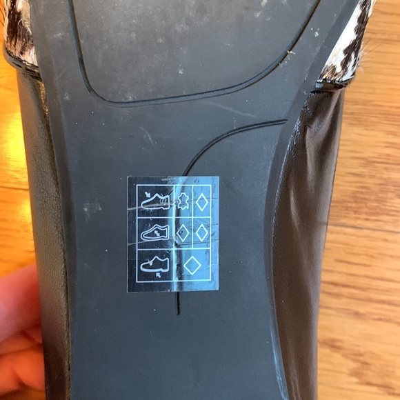 Nine West flat shoes. Leather and fabric. Comfortable tread. Great pattern. - Picture 3 of 7